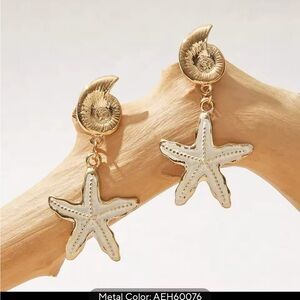 Gold and White Starfish Earrings nwts